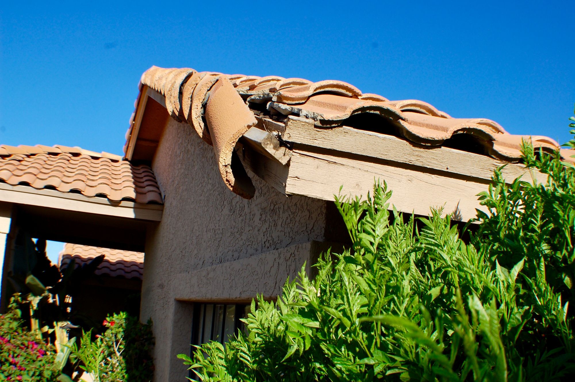 Emergency roof damage repair
