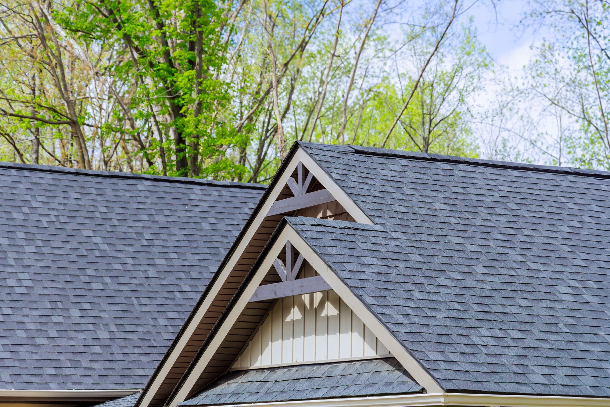 Asphalt shingle roofing service for residential home