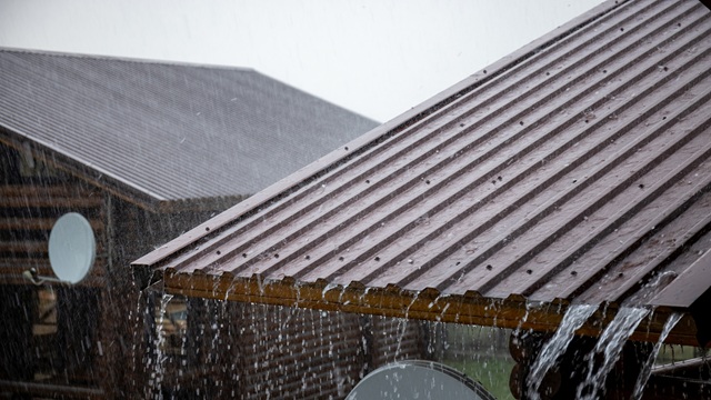 Roof leak service